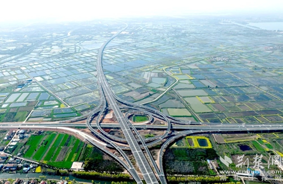 鐵、水、公、空立體式交通運(yùn)輸通道連線成網(wǎng)_副本.jpg