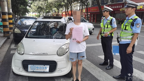 圖1：對情節(jié)輕微的車主，通過寫承諾書方式開展勸誡引導(dǎo).jpg