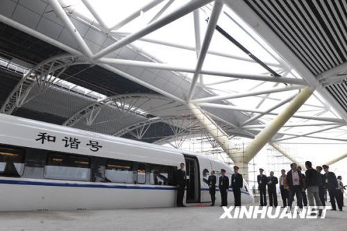 武廣鐵路沿線裁減普通列車(chē)被指逼旅客坐高價(jià)車(chē)(組圖)